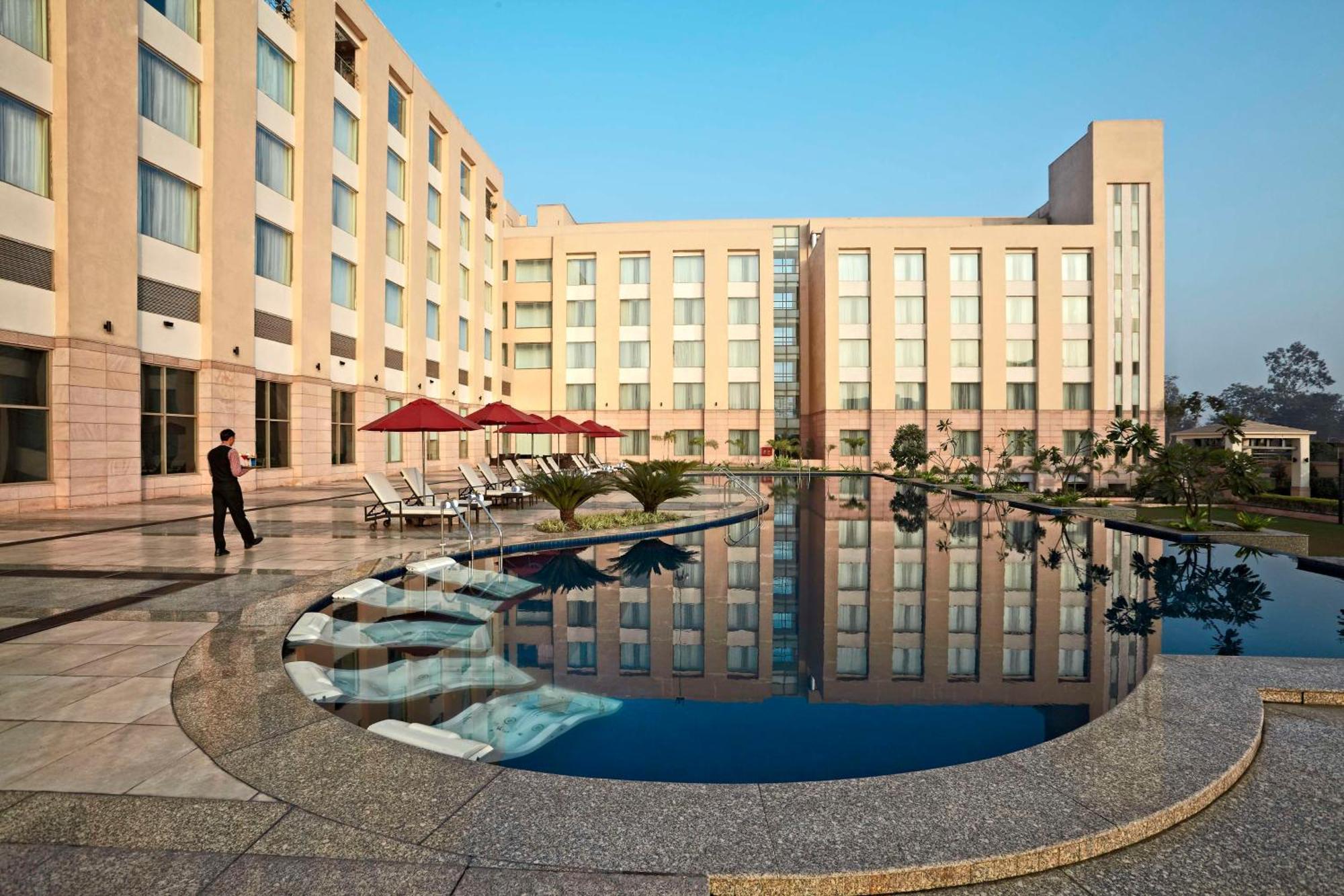 Radisson Blu Hotel Rudrapur Exteriör bild