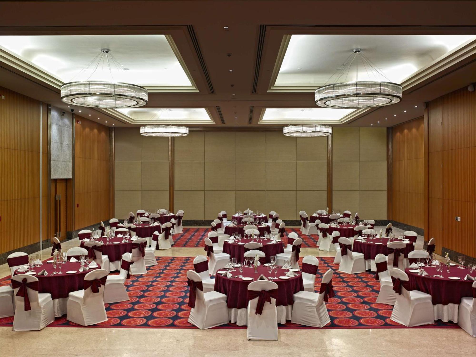 Radisson Blu Hotel Rudrapur Exteriör bild