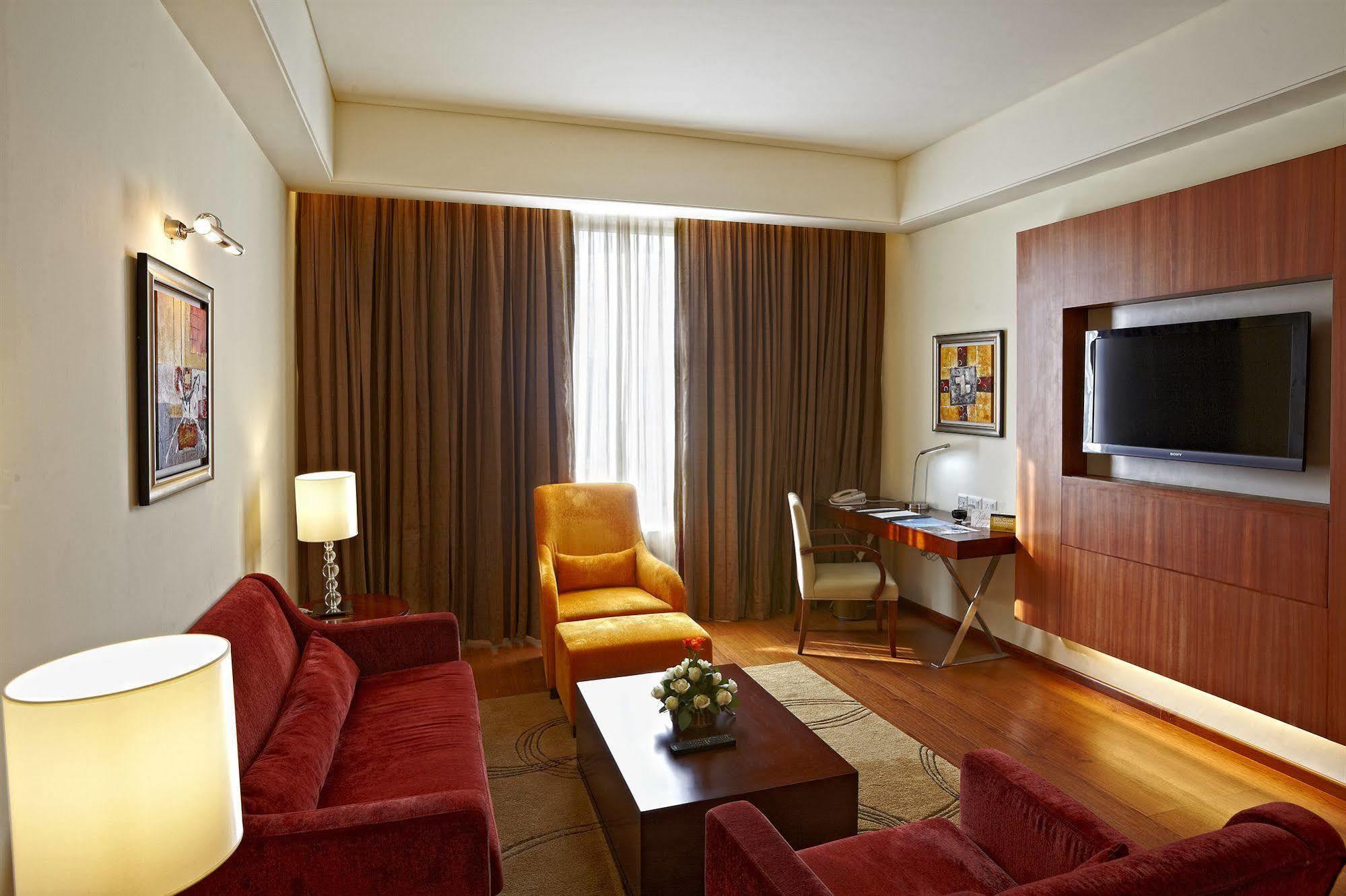 Radisson Blu Hotel Rudrapur Exteriör bild