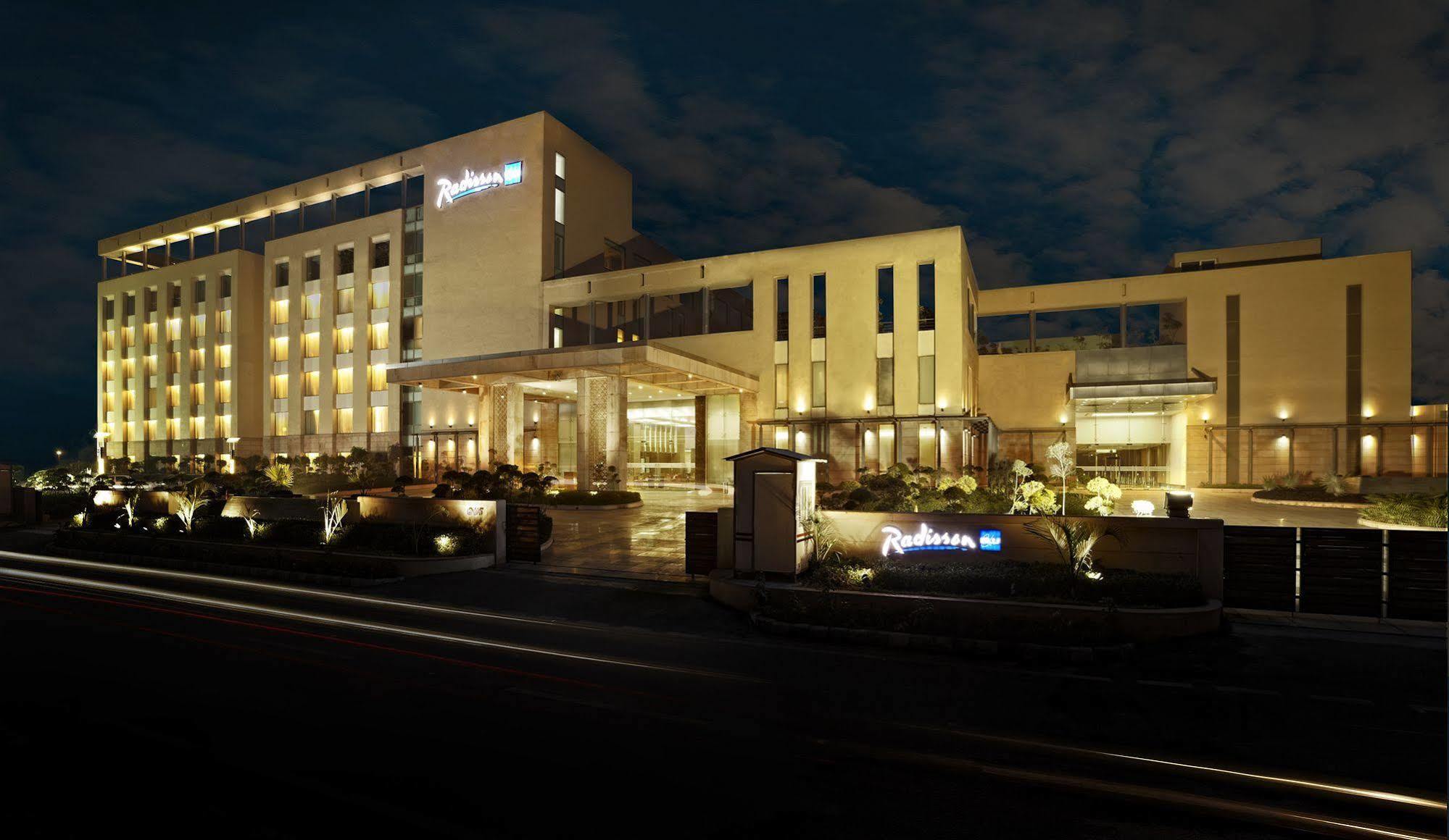 Radisson Blu Hotel Rudrapur Exteriör bild